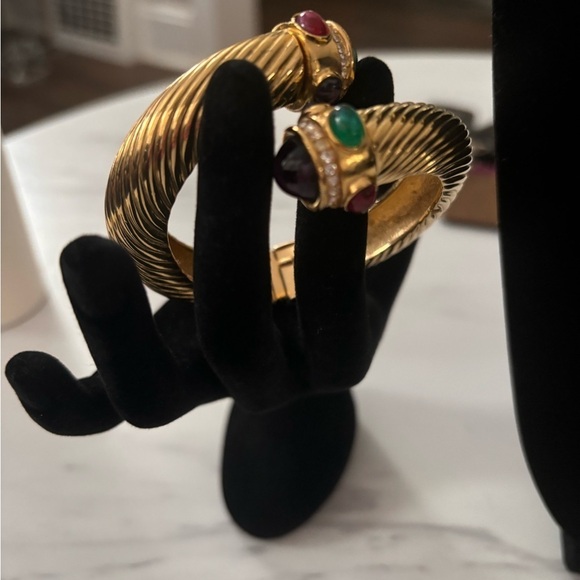 Givenchy Jewel Twist Cable Hinge
Torque Necklace and bracelet set 1980’s - Picture 5 of 15